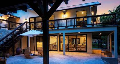 Luxury Riverfront Villa With Firepit & Gameroom!