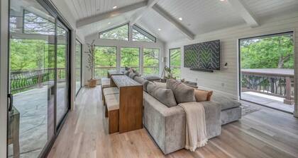 Luxury Riverfront Villa With Firepit & Gameroom!