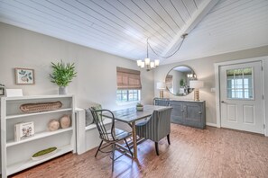 Ferienhaus, Mehrere Betten, Terrasse | Eigene Küche | Kühlschrank, Mikrowelle, Ofen, Herdplatte