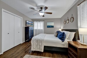 House, Multiple Beds, Patio | 3 bedrooms, individually decorated, individually furnished, free WiFi - Stylish Remodel, Firepit, Pet Friendly (Fredericksburg)