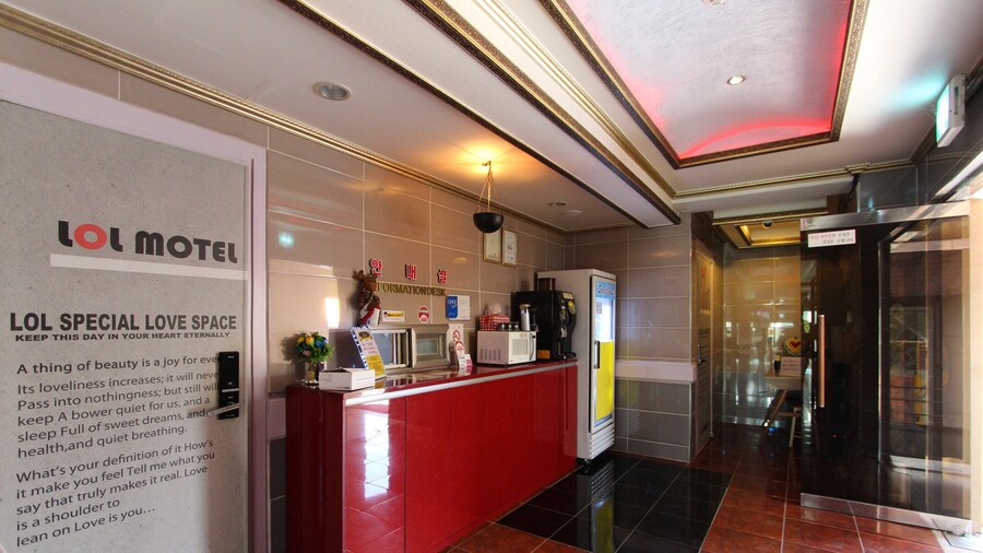 LOL Motel