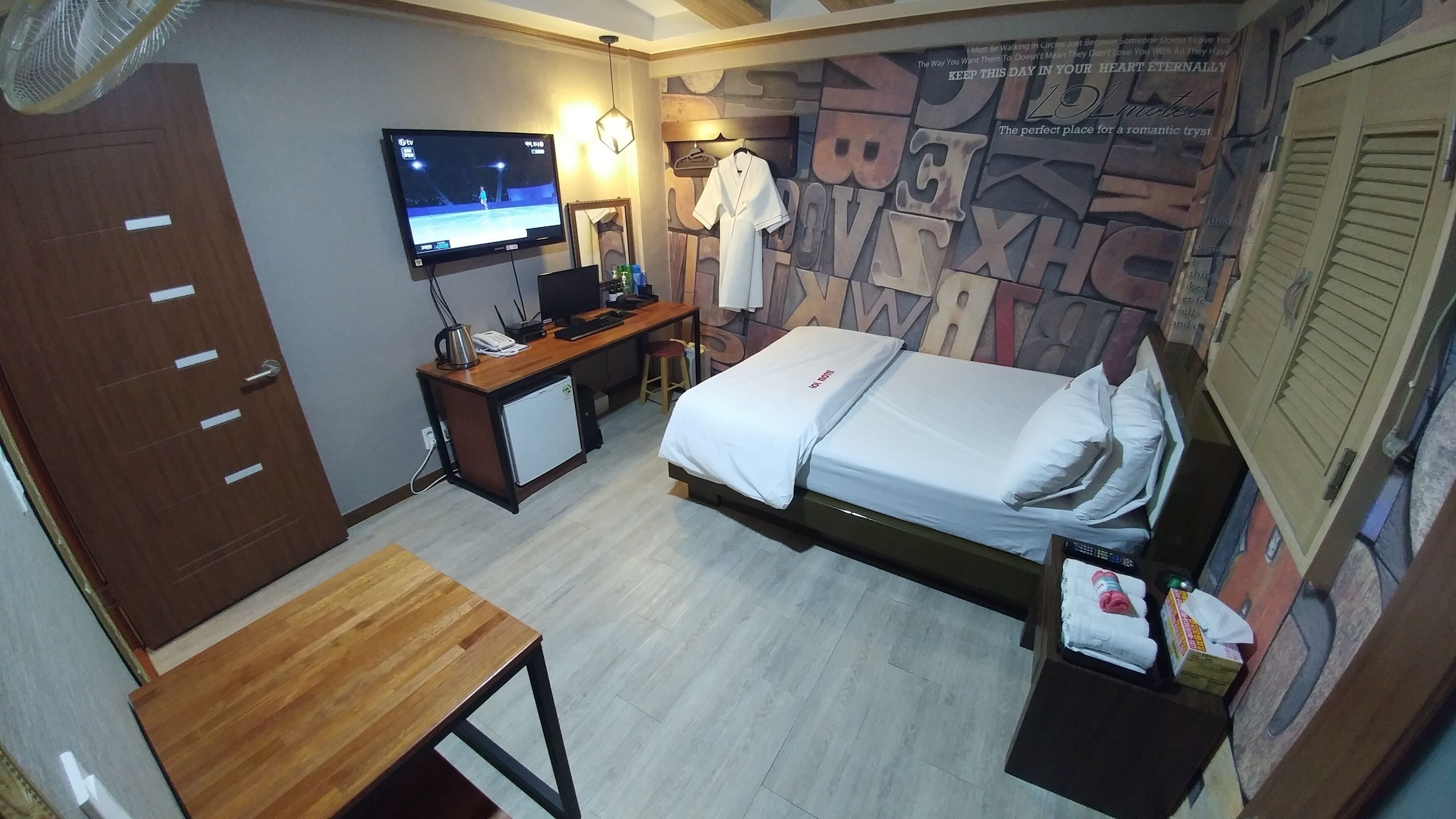 1 bedroom, laptop workspace, free wifi, bed sheets