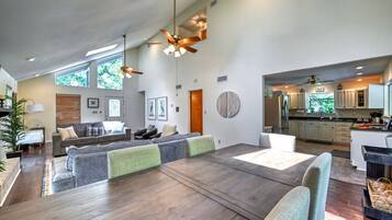 Rumah, Beberapa Tempat Tidur, patio | Dapur pribadi | Lemari es, microwave, oven, dan kompor