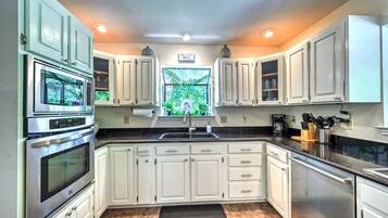 Rumah, Beberapa Tempat Tidur, patio | Dapur pribadi | Lemari es, microwave, oven, dan kompor