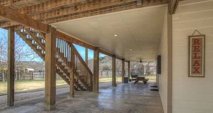 Let's Go Tubing! Awesome House-next to River!