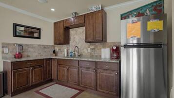 House, Multiple Beds, Patio (9300 River Rd #9) | Private kitchen | Coffee/tea maker