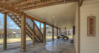 Let's Go Tubing! Awesome House-next to River!