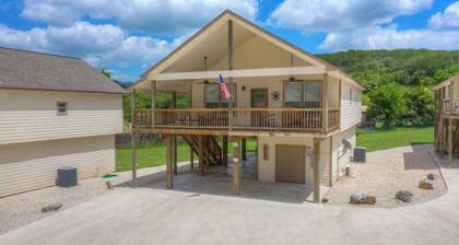 Let's Go Tubing! Awesome House-next to River!