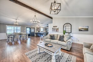 House, Multiple Beds, Patio | Living area