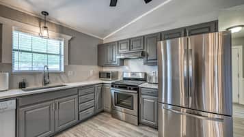 House, Multiple Beds, Patio | Private kitchen | Fridge, microwave, oven, stovetop
