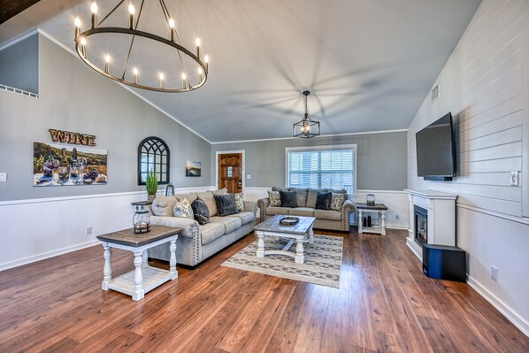 House, Multiple Beds, Patio | Living area