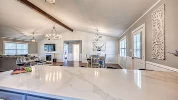 House, Multiple Beds, Patio | Private kitchen | Fridge, microwave, oven, stovetop