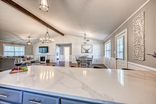 Wow! Exceptional House With Inviting Fire Pit!