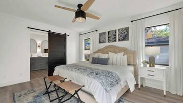 House, Multiple Beds, Hot Tub, City View (603 N Bowie St) | 3 bedrooms, individually decorated, individually furnished, bed sheets