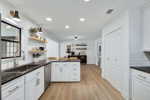 House, Multiple Beds, Hot Tub, City View (603 N Bowie St) | Private kitchen | Coffee/tea maker