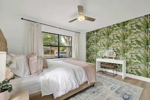 House, Multiple Beds, Hot Tub, City View (603 N Bowie St) | 3 bedrooms, individually decorated, individually furnished, bed sheets