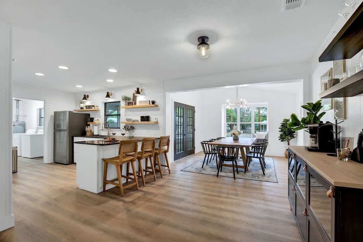 House, Multiple Beds, Hot Tub, City View (603 N Bowie St) | Dining