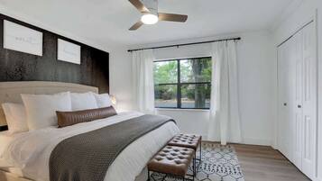 House, Multiple Beds, Hot Tub, City View (603 N Bowie St) | 3 bedrooms, individually decorated, individually furnished, bed sheets