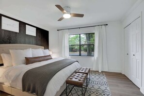 House, Multiple Beds, Hot Tub, City View (603 N Bowie St) | 3 bedrooms, individually decorated, individually furnished, bed sheets - Bubbles on Bowie Walk to Main St (Fredericksburg)