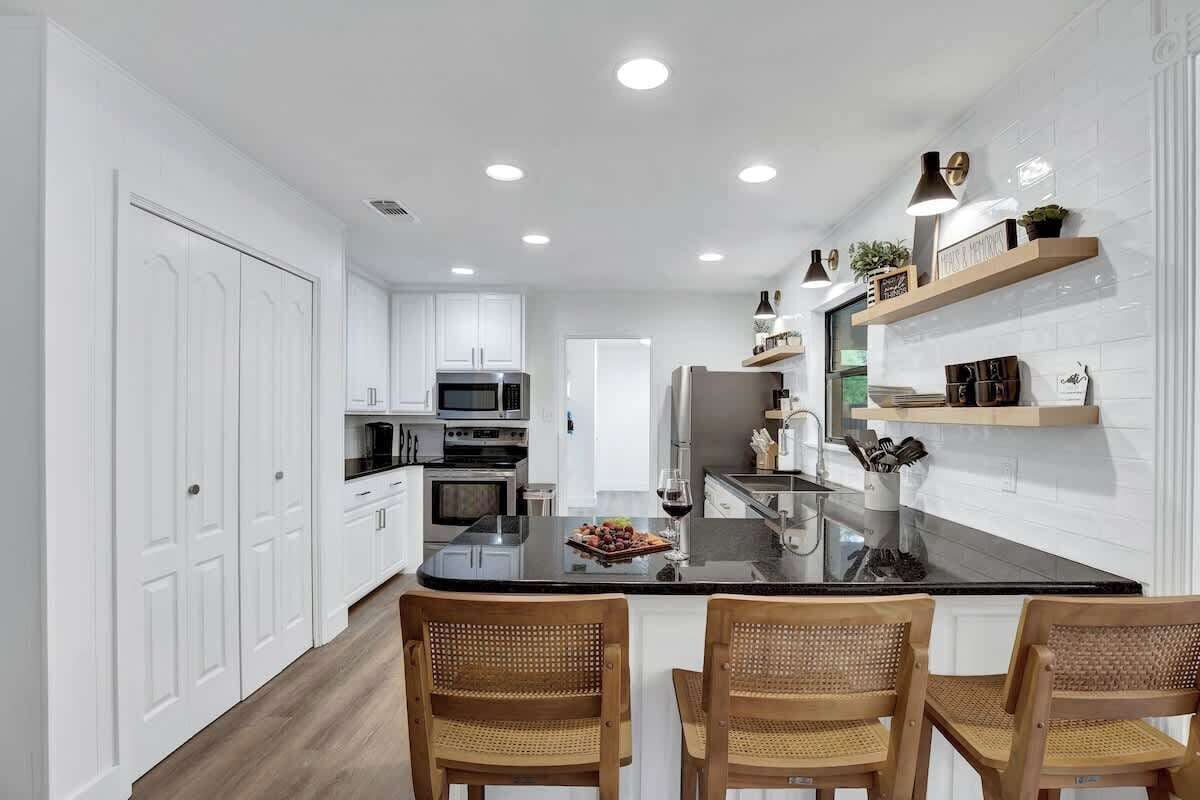 House, Multiple Beds, Hot Tub, City View (603 N Bowie St) | Private kitchen | Coffee/tea maker