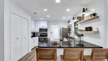 House, Multiple Beds, Hot Tub, City View (603 N Bowie St) | Private kitchen | Coffee/tea maker