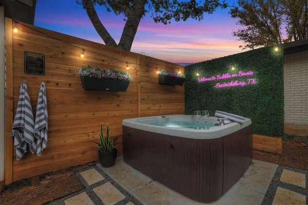 Maison, plusieurs lits, bain à remous, vue ville (603 N Bowie St) | Spa