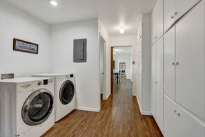 Interior - Spacious Home - Fire Pit, BBQ and Outdoor Seating! (Stonewall)