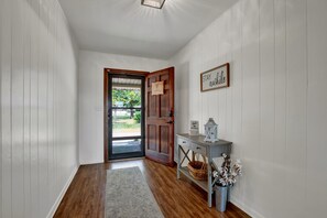 Interior - Spacious Home - Fire Pit, BBQ and Outdoor Seating! (Stonewall)