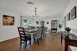 Dining - Spacious Home - Fire Pit, BBQ and Outdoor Seating! (Stonewall)