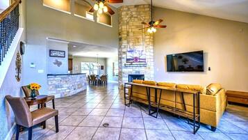 House, Multiple Beds, Pool Access | Interior