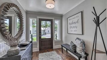 Casa, várias camas, varanda, vista para a cidade (211 E Orchard St) | Vista do quarto