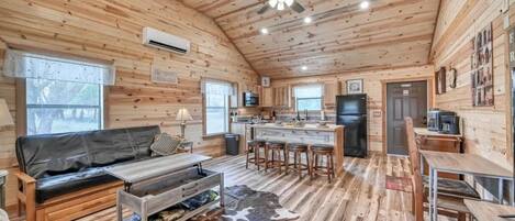 Cabane, plusieurs lits, bain à remous (682 Old Comfort Opal) | Coin séjour