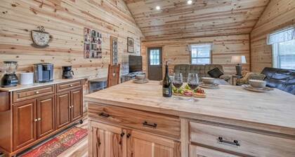 Rustic Cabin With Firepit and Grill - 10 Mins to Main St