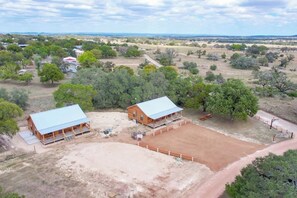 Exterior - Rustic Cabin With Firepit and Grill - 10 Mins to Main St (Fredericksburg)