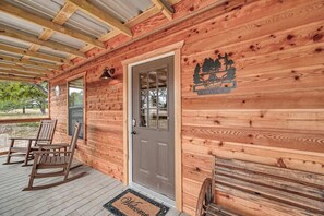 Exterior detail - Rustic Cabin With Firepit and Grill - 10 Mins to Main St (Fredericksburg)