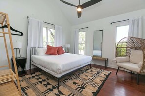 6 bedrooms, individually decorated, individually furnished, bed sheets - Spicewood Lodge W/pool, Hottub (Spicewood)