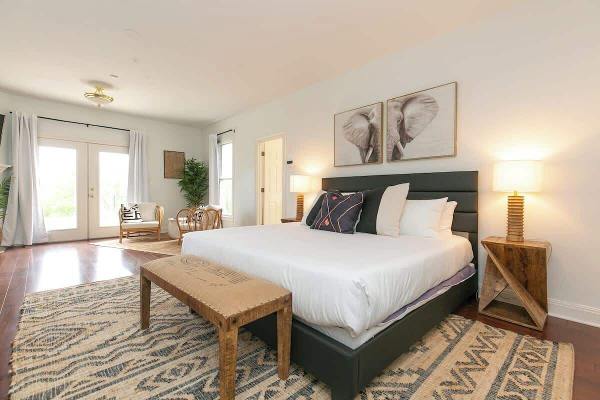 Casa, varias camas, acceso a la piscina, vistas a la piscina (150 County Road 420) | 6 dormitorios, decoración individual, mobiliario individual