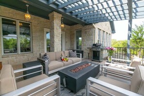 Terrace/patio - Spicewood Lodge W/pool, Hottub (Spicewood)