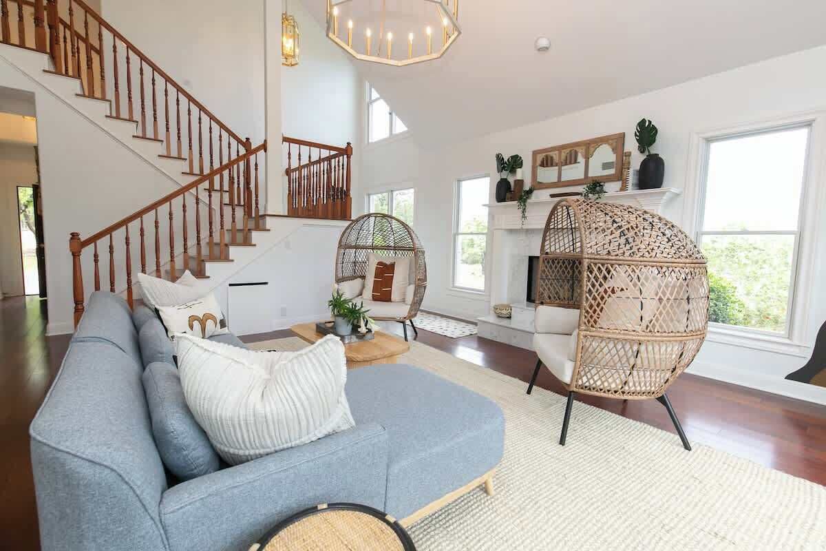 Ferienhaus, Mehrere Betten, Poolzugang, Poolblick (150 County Road 420) | Wohnbereich | Kamin