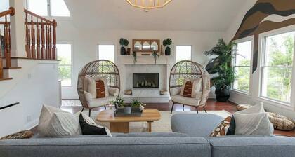 Spicewood Lodge W/pool, Hottub