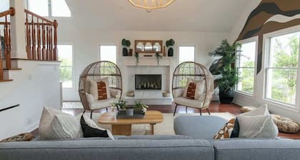 Spicewood Lodge W/pool, Hottub