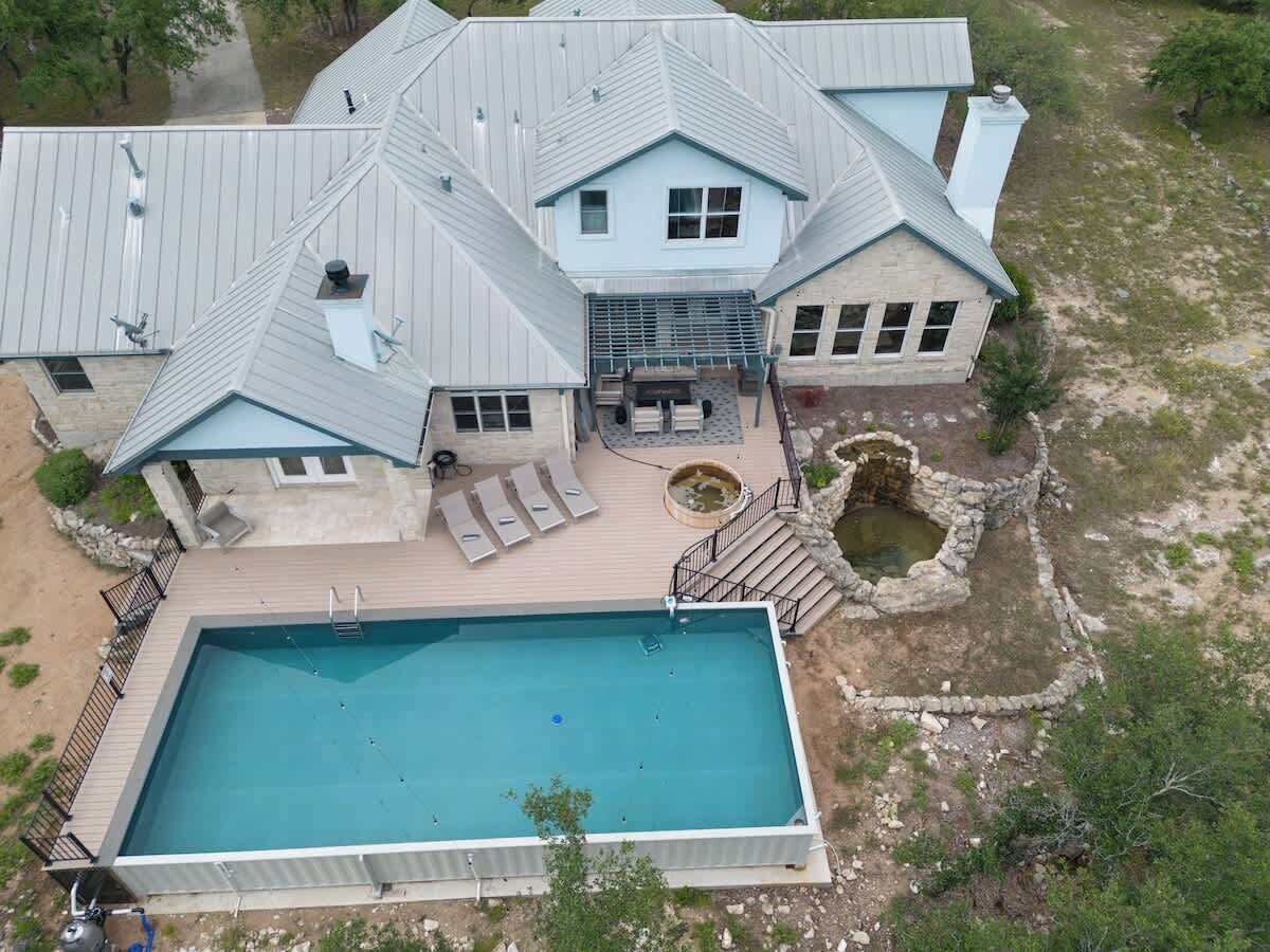 المنشأة من الخارج