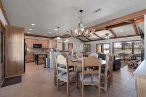 House, Multiple Beds, Patio (465 Bear Crk M & B) | Dining