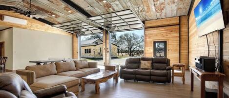 獨棟房屋, 多張床, 庭院 (465 Bear Crk M & B) | 起居區