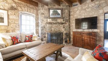 House, Multiple Beds, Hot Tub | Living area | TV