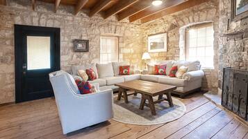 House, Multiple Beds, Hot Tub | Living area | TV