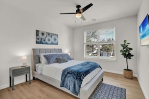 Casa, varias camas, acceso a la alberca (502 Venture Blvd S) | 3 habitaciones, decoración personalizada y muebles diferentes