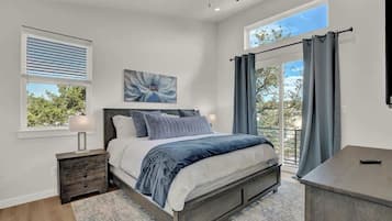 Hus, flere senger, adgang til basseng (502 Venture Blvd S) | 3 soverom, individuelt dekorert, individuelt innredet og sengetøy