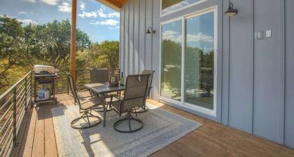 Stunning Lake Home With Pool-beach-gym-boat Access