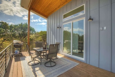 Stunning Lake Home With Pool-beach-gym-boat Access